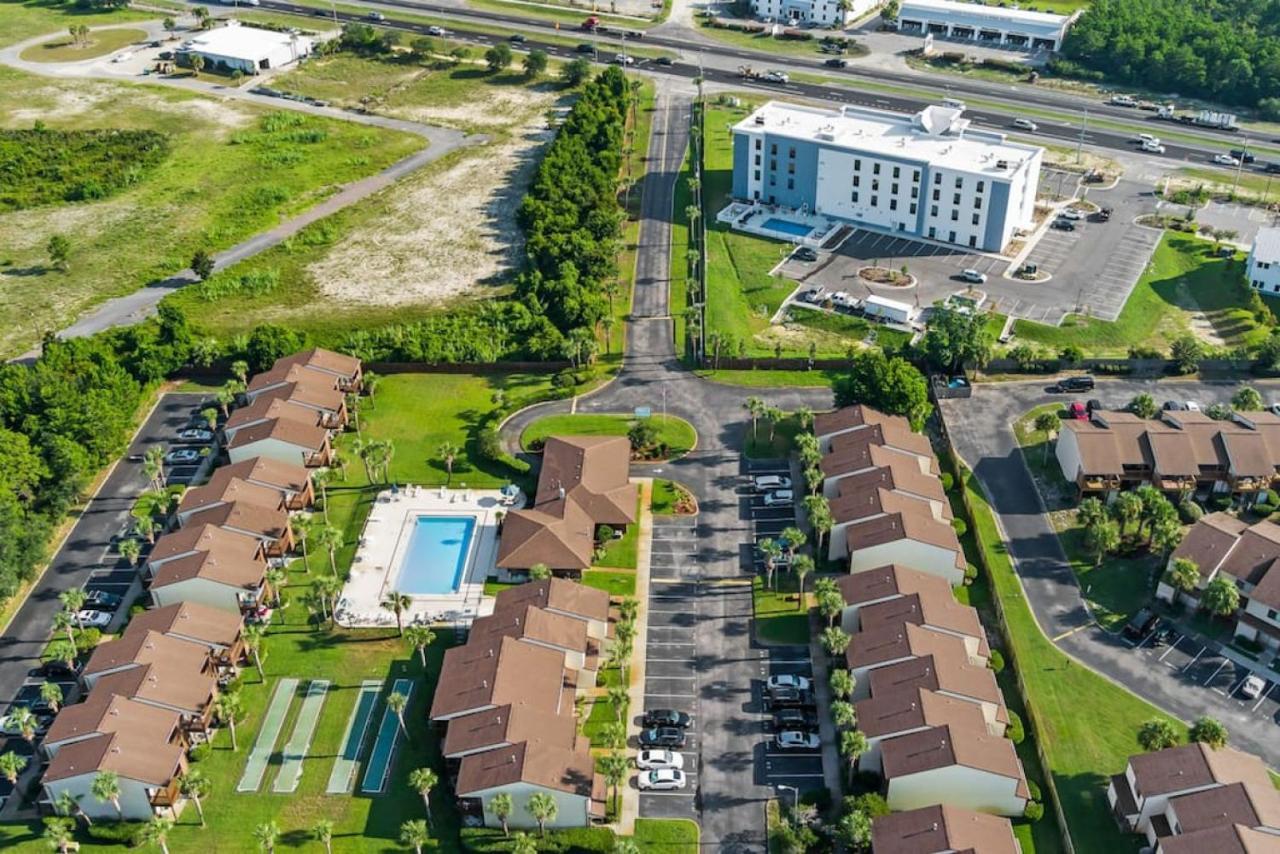 Experience Starlit Nights From Beach Happy's Balcony Overlooking The Community Pool At Beachwalk Holiday home