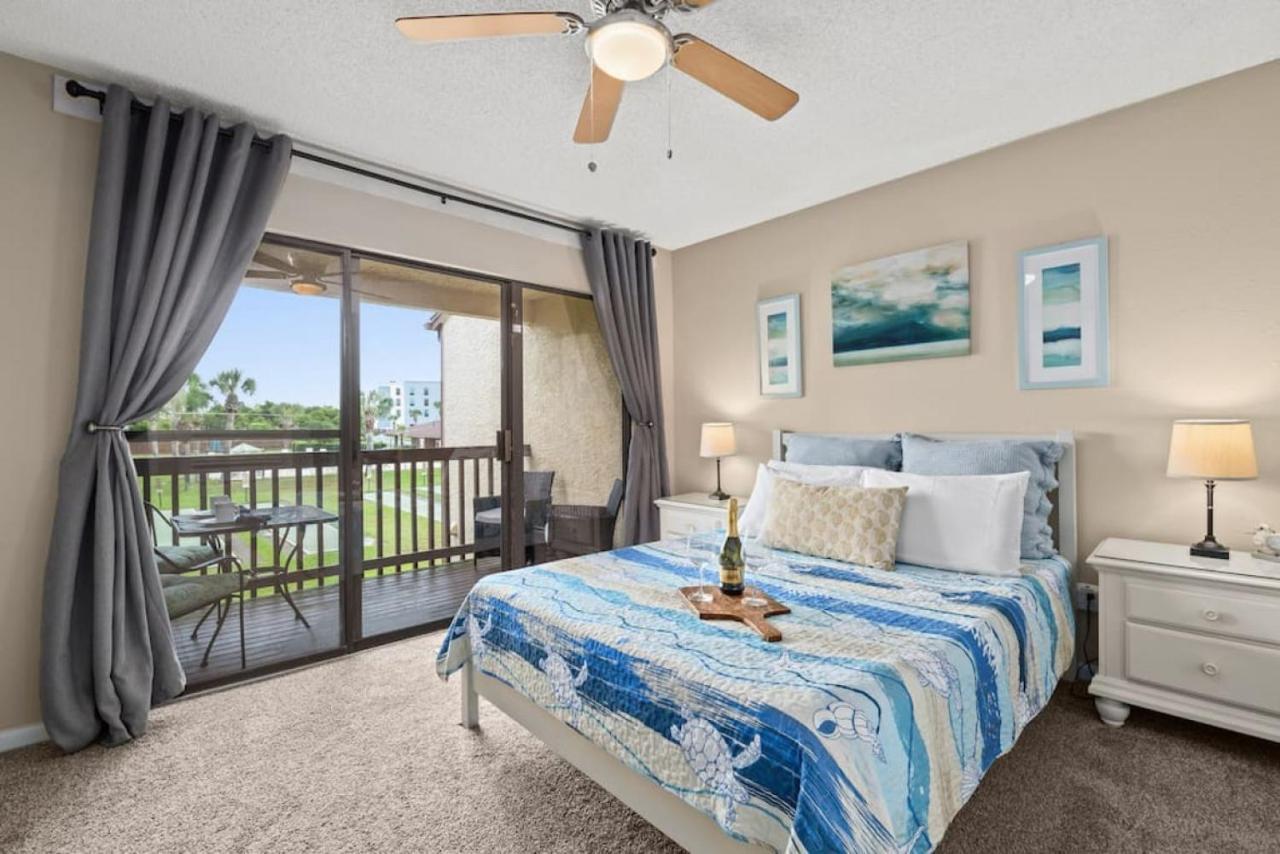 Holiday home Experience Starlit Nights From Beach Happy's Balcony Overlooking The Community Pool At Beachwalk