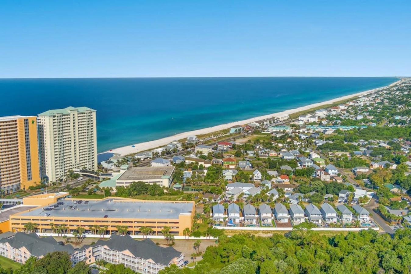 Holiday home Experience Starlit Nights From Beach Happy's Balcony Overlooking The Community Pool At Beachwalk *
