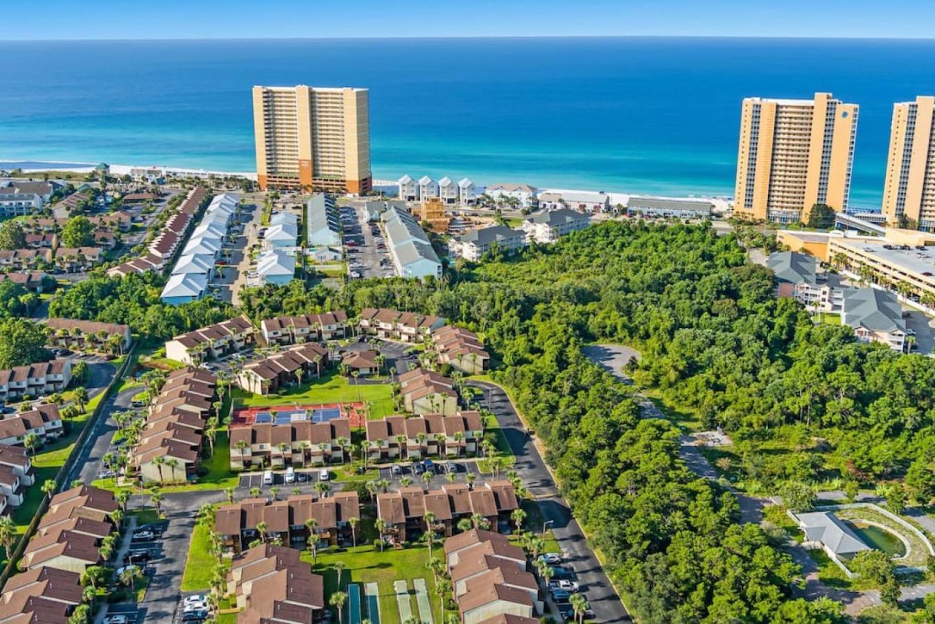 Experience Starlit Nights From Beach Happy's Balcony Overlooking The Community Pool At Beachwalk Holiday home