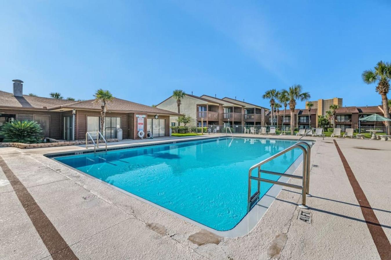 Holiday home Experience Starlit Nights From Beach Happy's Balcony Overlooking The Community Pool At Beachwalk *